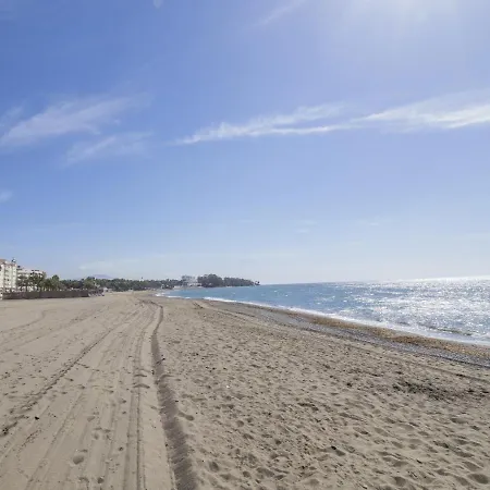 Daire Cubo's 1st Line Beachfront Estepona